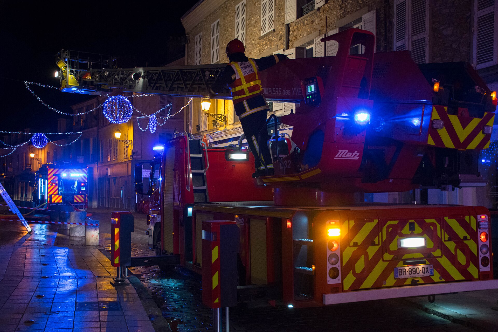 Sapeurs-pompiers effectuant une reconnaissance en intervention